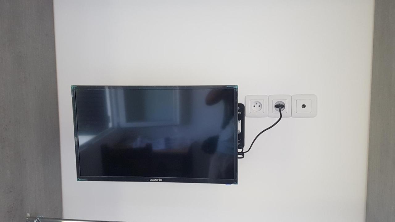 New Cheap Private Room, Kitchen , Overwieuw Sea,Tram On Spot, 12 Minutes From Nice Train Station With Tram , Beach In 17 Min Tram , Chambre Privee Pas Cher, Cuisine Equipee , Tram Sur Place, Apercu Mer, 12 Min De La Gare De Nice Avec Le Tram, 17 Min מראה חיצוני תמונה
