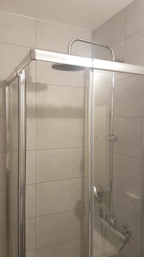 New Cheap Private Room, Kitchen , Overwieuw Sea,Tram On Spot, 12 Minutes From Nice Train Station With Tram , Beach In 17 Min Tram , Chambre Privee Pas Cher, Cuisine Equipee , Tram Sur Place, Apercu Mer, 12 Min De La Gare De Nice Avec Le Tram, 17 Min מראה חיצוני תמונה