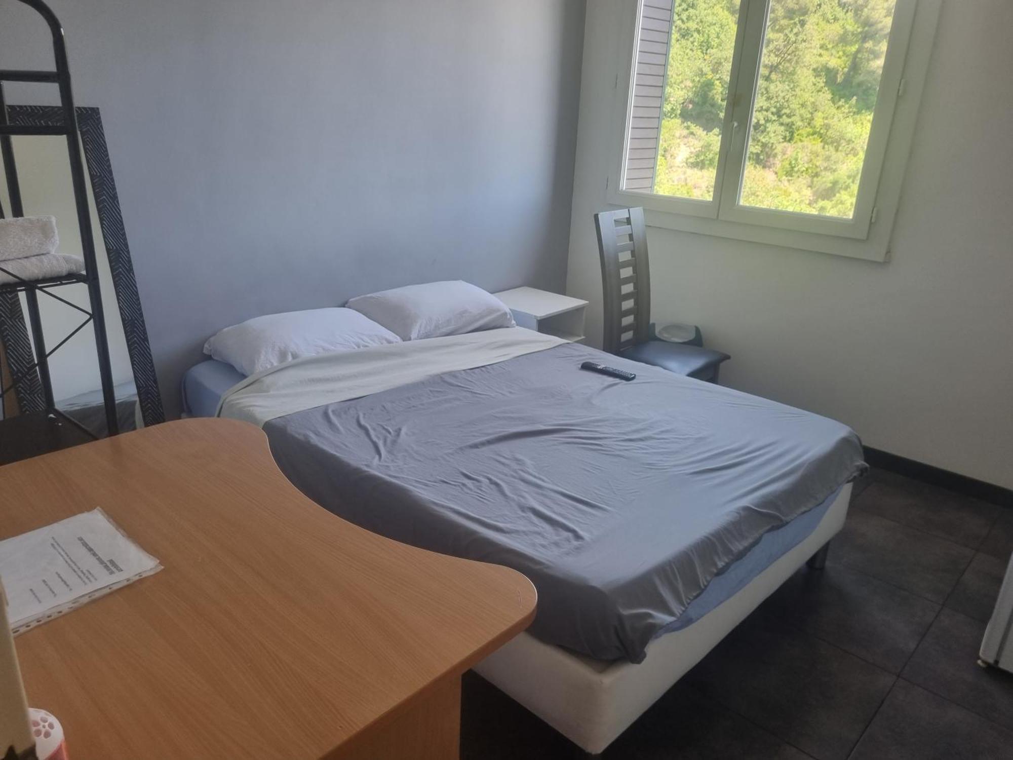 New Cheap Private Room, Kitchen , Overwieuw Sea,Tram On Spot, 12 Minutes From Nice Train Station With Tram , Beach In 17 Min Tram , Chambre Privee Pas Cher, Cuisine Equipee , Tram Sur Place, Apercu Mer, 12 Min De La Gare De Nice Avec Le Tram, 17 Min חדר תמונה